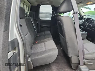 2011 GMC Sierra 1500 SLE z VIN 1GTR2VE30BZ179351, wystawiony jako Copart lot #60709705 z przebiegiem 149 203 mil mil oraz Czysty tytuł • Clean title. Historia ofert i sprzedaży dostępna na DreamBid. Obrazek 10.