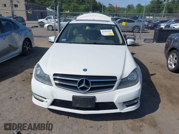 2014 Mercedes-Benz C 300 Sport z VIN WDDGF8AB0EA949700, wystawiony jako IAAI lot #42384242 z przebiegiem 136 445 mil mil oraz . Historia ofert i sprzedaży dostępna na DreamBid. Obrazek 13.