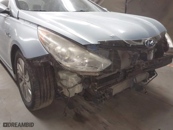 2013 Hyundai Sonata Hybrid Limited with VIN KMHEC4A48DA100753, listed as a IAAI auction lot 41993863 with 129,591 mi miles. Bid and sale history available at carsss.com. Image 6.