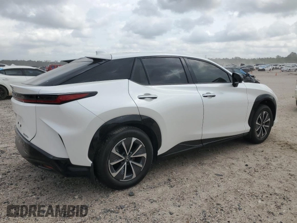 2024 Lexus RZ 300e Premium z VIN JTJABABB1RA007692, wystawiony jako Copart lot #55031875 z przebiegiem 3741 mil mil oraz Szkody całkowita. Historia ofert i sprzedaży dostępna na DreamBid. Obrazek 3.