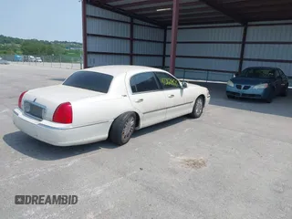2007 Lincoln Town Car Signature Limited z VIN 1LNHM82V97Y603275, wystawiony jako IAAI lot #42362805 z przebiegiem 165 314 mil mil oraz . Historia ofert i sprzedaży dostępna na DreamBid. Obrazek 4.
