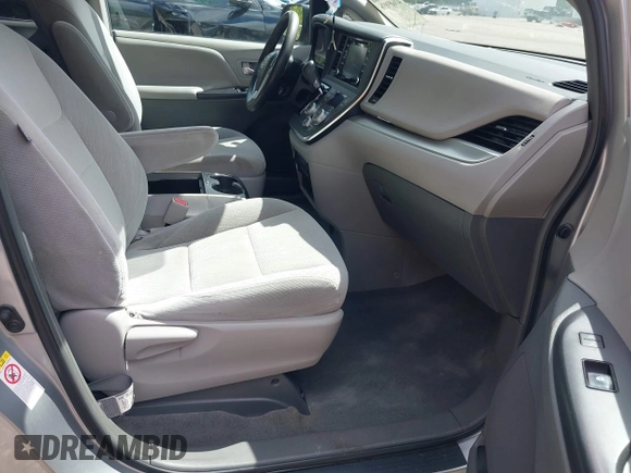 2018 Toyota Sienna LE Auto Access Seat with VIN 5TDKZ3DC5JS945951, listed as a IAAI auction lot 41689856 with 103,537 mi miles. Bid and sale history available at carsss.com. Image 5.