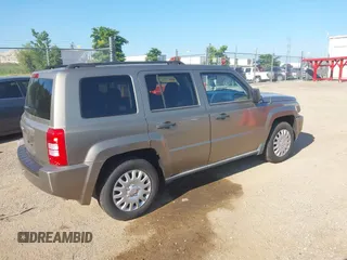 2008 Jeep Patriot Sport with VIN 1J8FF28W38D705224, listed as a IAAI auction lot 42642025 with 111,653 mi miles and . Bid and sale history available at DreamBid. Image 4.