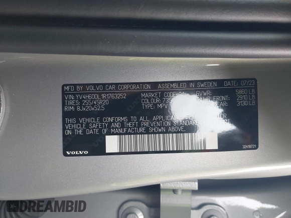 2024 Volvo XC60 Recharge Plug-In Hybrid Plus Dark Theme with VIN YV4H60DL1R1763252, listed as a IAAI auction lot 41731933 with 8,959 mi miles. Bid and sale history available at carsss.com. Image 9.