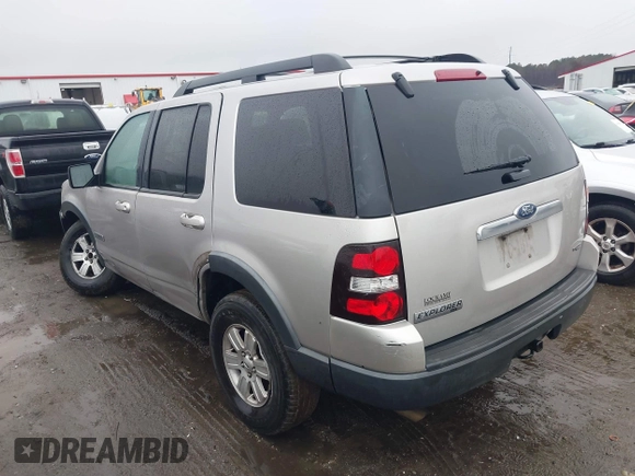 2007 Ford Explorer XLT with VIN 1FMEU63E27UB87065, listed as a IAAI auction lot 41572446 with 200,205 mi miles. Bid and sale history available at carsss.com. Image 3.