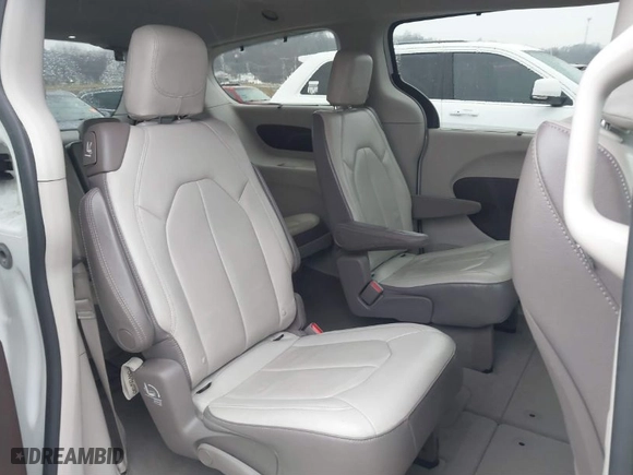 2017 Chrysler Pacifica Touring-L with VIN 2C4RC1BGXHR762543, listed as a IAAI auction lot 41447454 with NaN miles. Bid and sale history available at carsss.com. Image 8.