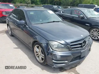 2014 Mercedes-Benz C 250 Sport z VIN WDDGF4HB5EA964773, wystawiony jako IAAI lot #42416375 z przebiegiem 113 333 mil mil oraz . Historia ofert i sprzedaży dostępna na DreamBid. Obrazek 6.