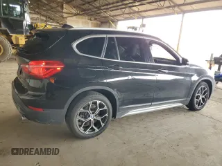 2021 BMW X1 sDrive28i z VIN WBXJG7C02M5S30154, wystawiony jako Copart lot #56076565 z przebiegiem 57 671 mil mil oraz Tytuł czysty. Historia ofert i sprzedaży dostępna na DreamBid. Obrazek 3.