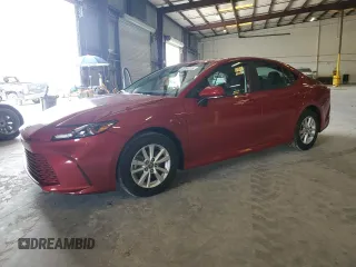 2025 Toyota Camry LE z VIN 4T1DAACK4SU006974, wystawiony jako Copart lot #60284235 z przebiegiem 177 mil mil oraz Czysty tytuł • Clean title. Historia ofert i sprzedaży dostępna na DreamBid. Obrazek 1.