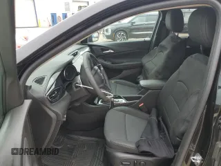 2022 Buick Encore GX Select z VIN KL4MMESL4NB142190, wystawiony jako Copart lot #61333895 z przebiegiem 55 830 mil mil oraz Szkoda całkowita • Salvage title. Historia ofert i sprzedaży dostępna na DreamBid. Obrazek 7.