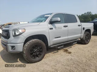 2017 Toyota Tundra SR5 z VIN 5TFDW5F16HX617340, wystawiony jako Copart lot #55974575 z przebiegiem Nie podano mil oraz Szkoda całkowita • Salvage title. Historia ofert i sprzedaży dostępna na DreamBid. Obrazek 1.