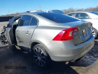 2016 Volvo S60 T5 Premier z VIN LYV612TK2GB099241, wystawiony jako IAAI lot #41808950 z przebiegiem 153 693 mil mil oraz . Historia ofert i sprzedaży dostępna na DreamBid. Obrazek 3.