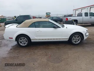 2005 Ford Mustang Deluxe with VIN 1ZVFT84N055216895, listed as a IAAI auction lot 41914884 with 67,824 mi miles. Bid and sale history available at carsss.com. Image 13.
