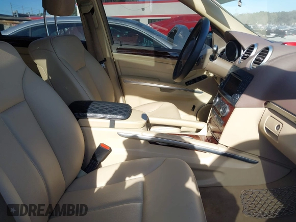 2012 Mercedes-Benz GL 450 z VIN 4JGBF7BE2CA795653, wystawiony jako IAAI lot #41847301 z przebiegiem 144 137 mil mil oraz . Historia ofert i sprzedaży dostępna na DreamBid. Obrazek 5.