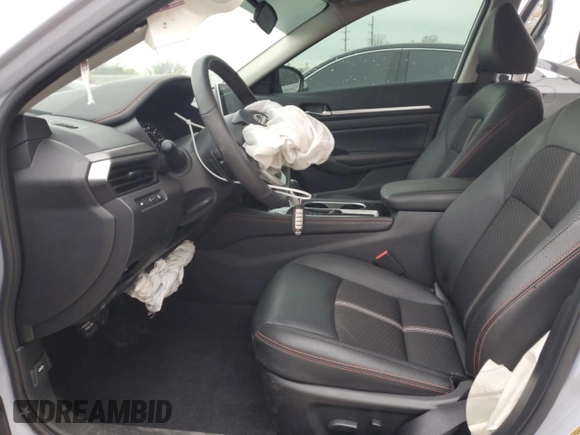 2024 Nissan Altima SR z VIN 1N4BL4CV8RN433893, wystawiony jako Copart lot #52449445 z przebiegiem 15 642 mil mil oraz Nie do naprawy • Non repairable. Historia ofert i sprzedaży dostępna na DreamBid. Obrazek 7.