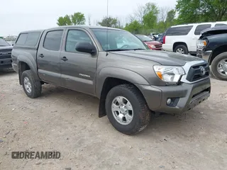 2015 Toyota Tacoma z VIN 3TMLU4EN8FM171498, wystawiony jako IAAI lot #42315223 z przebiegiem 70 398 mil mil oraz . Historia ofert i sprzedaży dostępna na DreamBid. Obrazek 1.