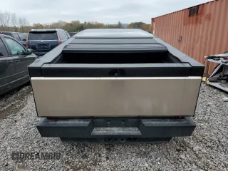 2024 Tesla Cybertruck z VIN 7G2CEHED0RA014997, wystawiony jako Copart lot #82289564 z przebiegiem Nie podano mil oraz Szkody całkowita. Historia ofert i sprzedaży dostępna na DreamBid. Obrazek 6.