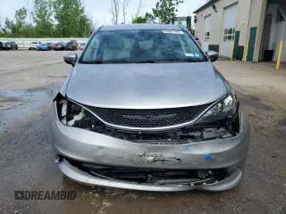 2017 Chrysler Pacifica Touring with VIN 2C4RC1DG7HR519429, listed as a Copart auction lot 60887595 with 109,311 mi miles and Salvage title. Bid and sale history available at DreamBid. Image 5.