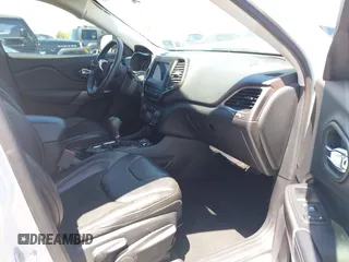 2019 Jeep Cherokee Latitude Plus z VIN 1C4PJLLB6KD420089, wystawiony jako IAAI lot #42229046 z przebiegiem 45 437 mil mil oraz . Historia ofert i sprzedaży dostępna na DreamBid. Obrazek 5.