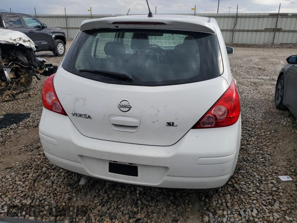 2009 Nissan Versa S z VIN 3N1BC13E89L383363, wystawiony jako Copart lot #72003164 z przebiegiem 104 953 mil mil oraz Szkoda całkowita • Salvage title. Historia ofert i sprzedaży dostępna na DreamBid. Obrazek 6.