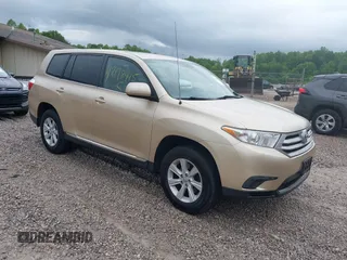 2012 Toyota Highlander z VIN 5TDBK3EH6CS141062, wystawiony jako IAAI lot #42198415 z przebiegiem 122 438 mil mil oraz . Historia ofert i sprzedaży dostępna na DreamBid. Obrazek 1.