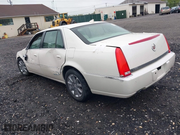 2010 Cadillac DTS 1SD z VIN 1G6KH5EYXAU121435, wystawiony jako IAAI lot #42175287 z przebiegiem Nie podano mil oraz . Historia ofert i sprzedaży dostępna na DreamBid. Obrazek 3.