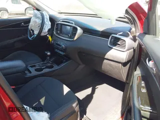 2019 Kia Sorento LX z VIN 5XYPG4A50KG470876, wystawiony jako IAAI lot #42156680 z przebiegiem 133 683 mil mil oraz . Historia ofert i sprzedaży dostępna na DreamBid. Obrazek 5.