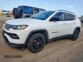 2022 Jeep Compass Latitude z VIN 3C4NJCBB0NT137906, wystawiony jako Copart lot #60041805 z przebiegiem 61 177 mil mil oraz Szkoda całkowita • Salvage title. Historia ofert i sprzedaży dostępna na DreamBid. Obrazek 1.