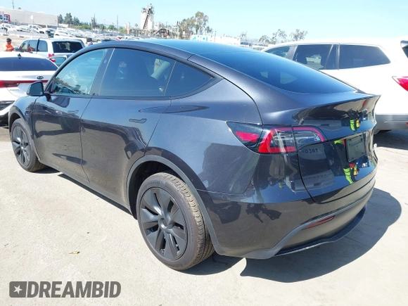 2024 Tesla Model Y z VIN 7SAYGDED4RF115252, wystawiony jako IAAI lot #42302658 z przebiegiem 7 365 mil mil oraz . Historia ofert i sprzedaży dostępna na DreamBid. Obrazek 3.