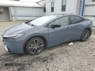 2023 Toyota Prius LE z VIN JTDACAAU1P3003548, wystawiony jako Copart lot #55927825 z przebiegiem 42 880 mil mil oraz Szkoda całkowita • Salvage title. Historia ofert i sprzedaży dostępna na DreamBid. Obrazek 1.