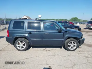 2007 Jeep Patriot Limited с VIN 1J8FF48W47D424723, выставлен на аукционе IAAI как лот 42266863 с пробегом 187 705 миль миль и . История ставок и продаж доступна на DreamBid. Изображение 13.