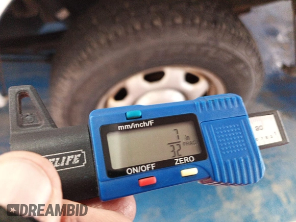 2013 Ford F-150 XL с VIN 1FTMF1EM2DKE77413, выставлен на аукционе IAAI как лот 42679287 с пробегом 185 602 миль миль и . История ставок и продаж доступна на DreamBid. Изображение 32.