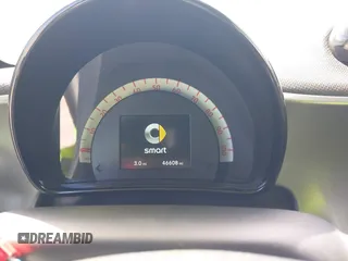 2017 Smart fortwo Pure z VIN WMEFJ9BA9HK226752, wystawiony jako IAAI lot #42420588 z przebiegiem Nie podano mil oraz . Historia ofert i sprzedaży dostępna na DreamBid. Obrazek 15.