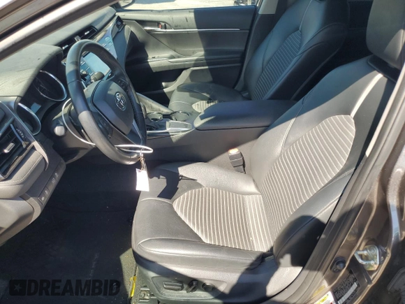 2020 Toyota Camry SE z VIN 4T1G11AK3LU887927, wystawiony jako Copart lot #56430665 z przebiegiem 60 927 mil mil oraz Szkoda całkowita • Salvage title. Historia ofert i sprzedaży dostępna na DreamBid. Obrazek 7.