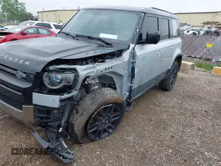 2024 Land Rover Defender X z VIN SALEX7EU3R2271831, wystawiony jako IAAI lot #42415260 z przebiegiem 14 599 mil mil oraz . Historia ofert i sprzedaży dostępna na DreamBid. Obrazek 6.