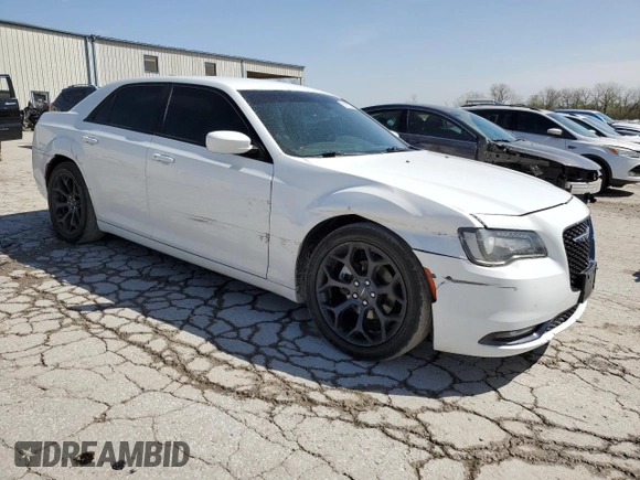 2019 Chrysler 300 S z VIN 2C3CCABG5KH539446, wystawiony jako Copart lot #51157275 z przebiegiem 164 346 mil mil oraz Szkoda całkowita • Salvage title. Historia ofert i sprzedaży dostępna na DreamBid. Obrazek 4.