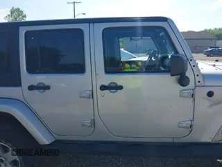 2012 Jeep Wrangler Unlimited Altitude z VIN 1C4HJWEGXCL120397, wystawiony jako IAAI lot #42219976 z przebiegiem 119 172 mil mil oraz . Historia ofert i sprzedaży dostępna na DreamBid. Obrazek 14.