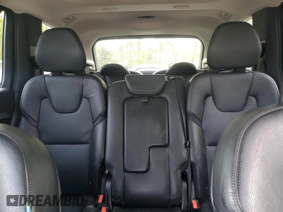 2016 Volvo XC90 T6 Momentum z VIN YV4A22PK2G1065953, wystawiony jako Copart lot #56627265 z przebiegiem 147 936 mil mil oraz Czysty tytuł • Clean title. Historia ofert i sprzedaży dostępna na DreamBid. Obrazek 10.