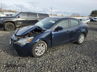 2016 Scion iA z VIN 3MYDLBZV8GY109570, wystawiony jako Copart lot #43939715 z przebiegiem 11 608 mil mil oraz Szkody całkowita. Historia ofert i sprzedaży dostępna na DreamBid. Obrazek 1.