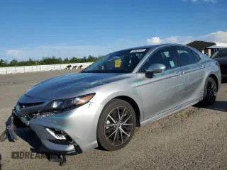 2022 Toyota Camry SE with VIN 4T1G11AK3NU051666, listed as a Copart auction lot 52826735 with 68,094 mi miles and Salvage Title. Bid and sale history available at DreamBid. Image 1.