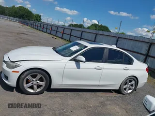 2014 BMW 3 Series 328i z VIN WBA3A5C51EP603386, wystawiony jako IAAI lot #42343104 z przebiegiem Nie podano mil oraz . Historia ofert i sprzedaży dostępna na DreamBid. Obrazek 13.