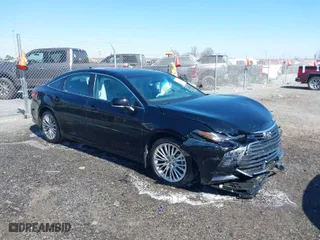 2019 Toyota Avalon XLE with VIN 4T1BZ1FB8KU038242, listed as a IAAI auction lot 41767608 with NaN miles. Bid and sale history available at carsss.com. Image 1.