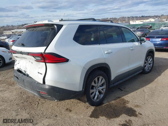 2024 Toyota Grand Highlander XLE with VIN 5TDAAAB59RS042760, listed as a IAAI auction lot 41683677 with 11,120 mi miles. Bid and sale history available at carsss.com. Image 4.