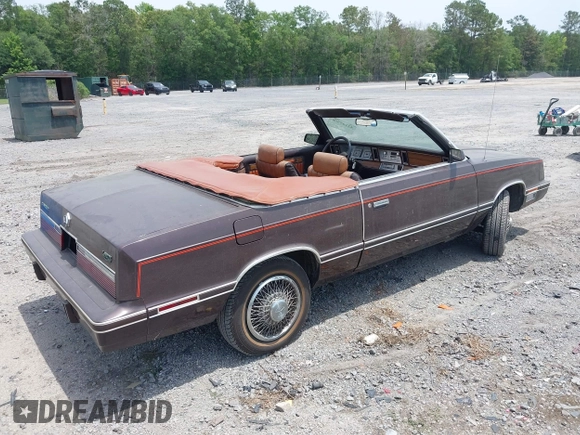 1982 Chrysler LeBaron z VIN 1C3BC55D2CG145033, wystawiony jako IAAI lot #42145500 z przebiegiem 20 643 mil mil oraz . Historia ofert i sprzedaży dostępna na DreamBid. Obrazek 4.