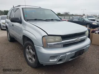 2008 Chevrolet TrailBlazer LT w/1LT with VIN 1GNDS13S482215189, listed as a IAAI auction lot 41605345 with 195,001 mi miles. Bid and sale history available at carsss.com. Image 1.