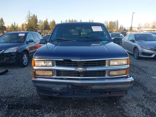 1997 Chevrolet Tahoe z VIN 1GNEK13R4VJ418974, wystawiony jako IAAI lot #41560411 z przebiegiem 198 170 mil mil oraz . Historia ofert i sprzedaży dostępna na DreamBid. Obrazek 12.