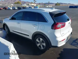 2017 Kia Niro LX with VIN KNDCB3LC6H5044078, listed as a IAAI auction lot 41466190 with 194,146 mi miles. Bid and sale history available at carsss.com. Image 3.