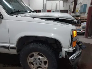 1996 Chevrolet Tahoe with VIN 1GNEK13R5TJ341299, listed as a IAAI auction lot 41713489 with 251,990 mi miles. Bid and sale history available at carsss.com. Image 17.