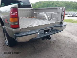 2000 Chevrolet Silverado 1500 LS with VIN 1GCEK19V6YE250619, listed as a IAAI auction lot 42130872 with Not Provided miles. Bid and sale history available at carsss.com. Image 6.