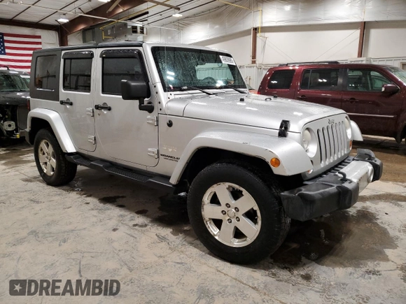 2008 Jeep Wrangler Unlimited Sahara z VIN 1J4GA59168L551767, wystawiony jako Copart lot #49809985 z przebiegiem 151 176 mil mil oraz Nie do naprawy • Non repairable. Historia ofert i sprzedaży dostępna na DreamBid. Obrazek 4.